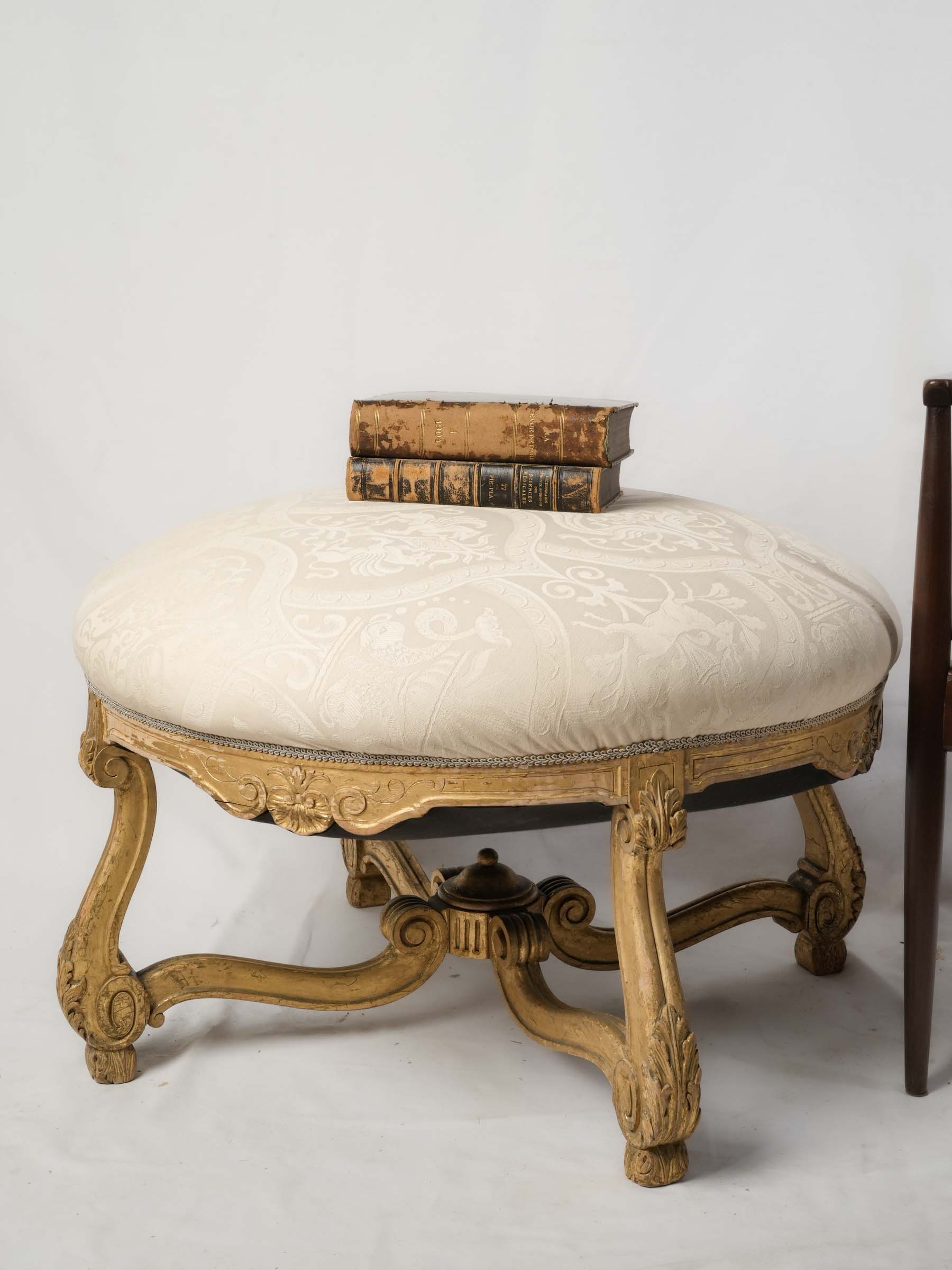 Grand Louis XV Revival Circular Giltwood Pouf (Ottoman), c. 1900 - 20" x 32¼"