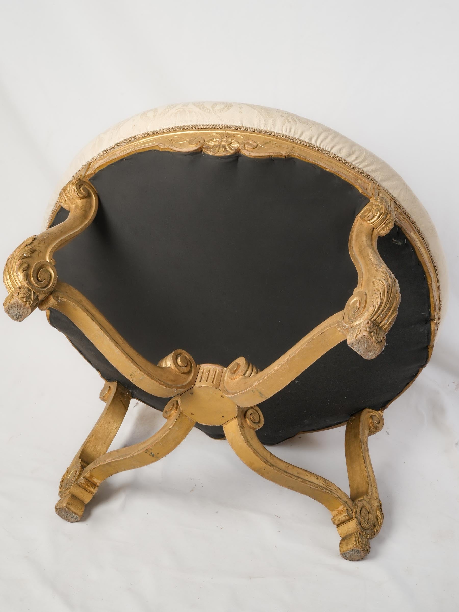 Grand Louis XV Revival Circular Giltwood Pouf (Ottoman), c. 1900 - 20" x 32¼"