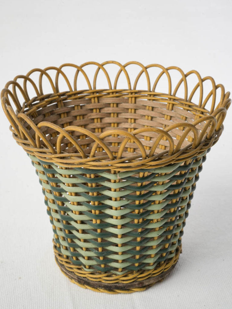 Tapering ochre storage pot