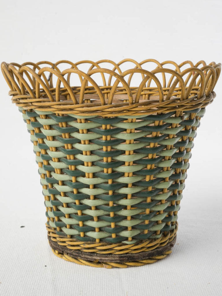 Distinctive ochre green cachepot