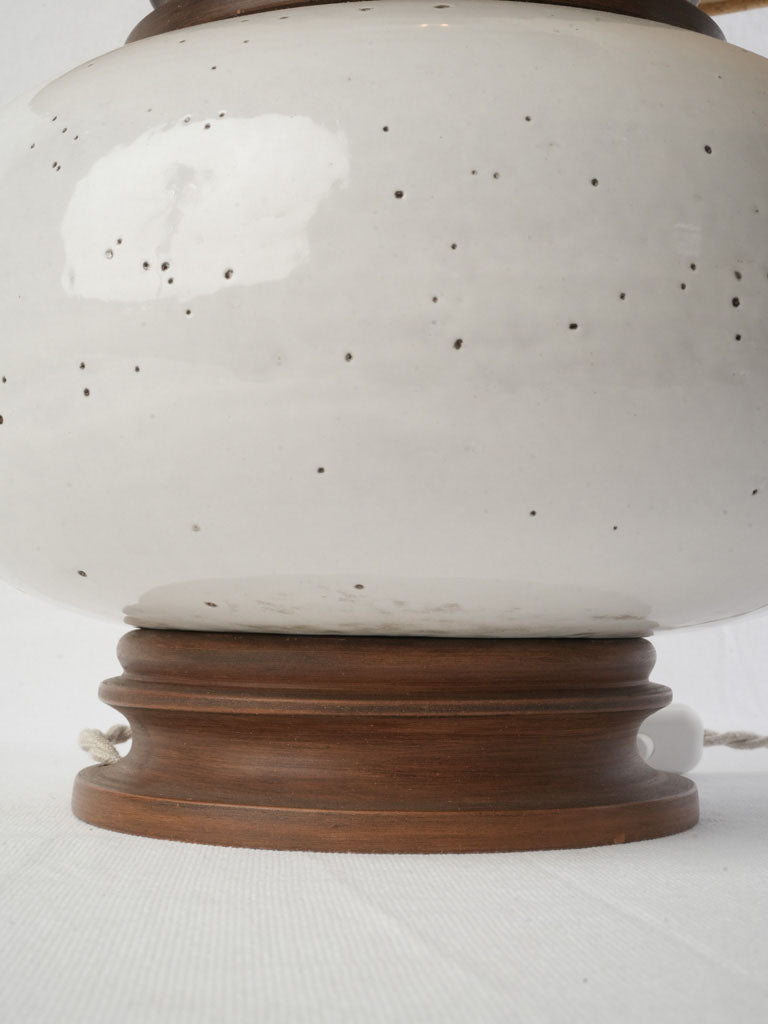 Warm vintage-inspired table lamp set  