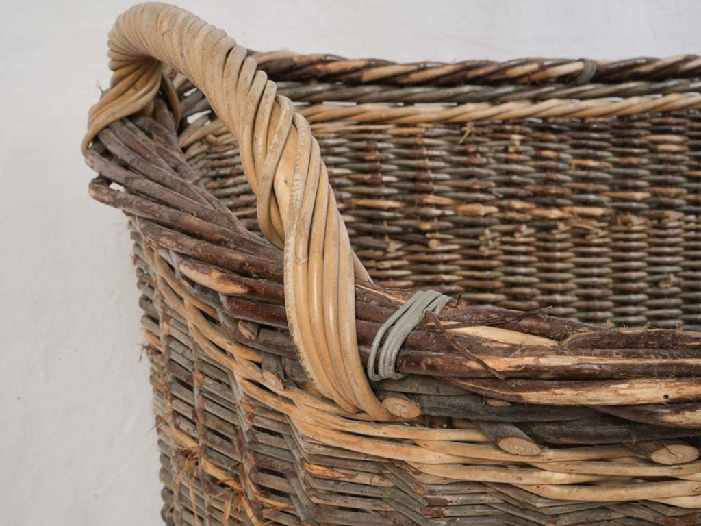 Elegant domestic rolling basket  
