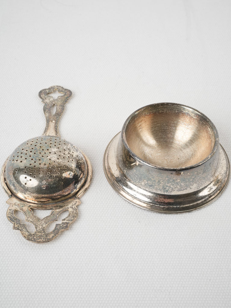 Classic Dewbury branded tea strainer