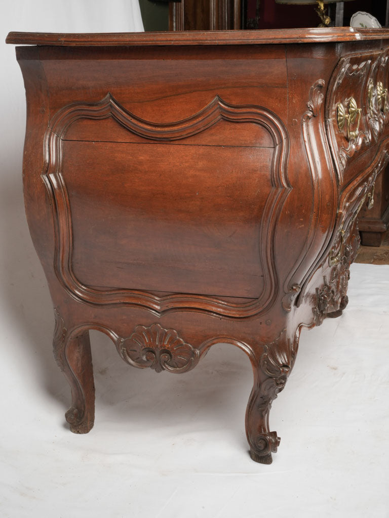 Elegant escargot-footed 18th-century commode