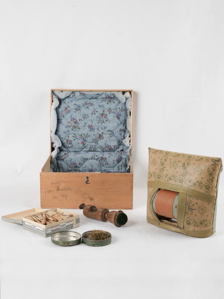 Coussin de dentellière - 1930s - lace making pillow w/ tools