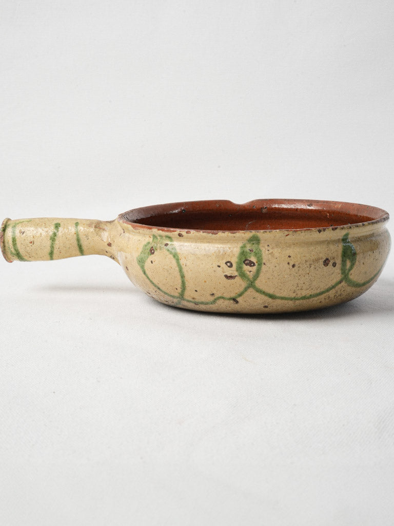 Understated decorative soup poêlon