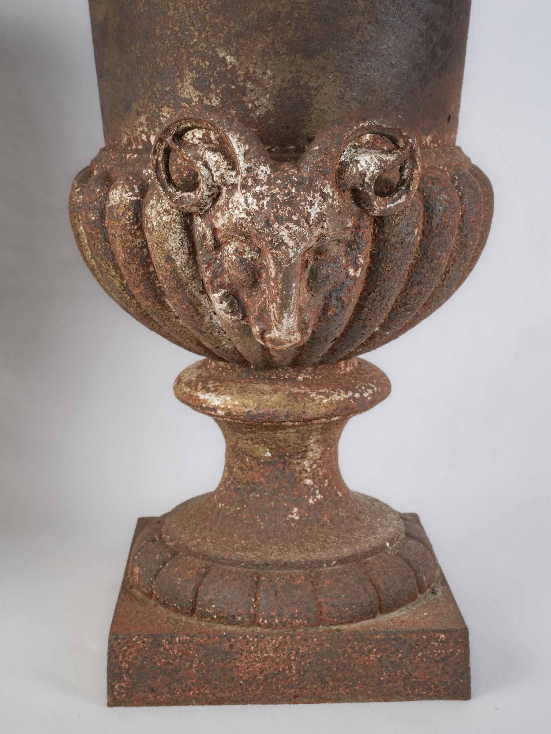 Industrial manufacture period authentic urns  