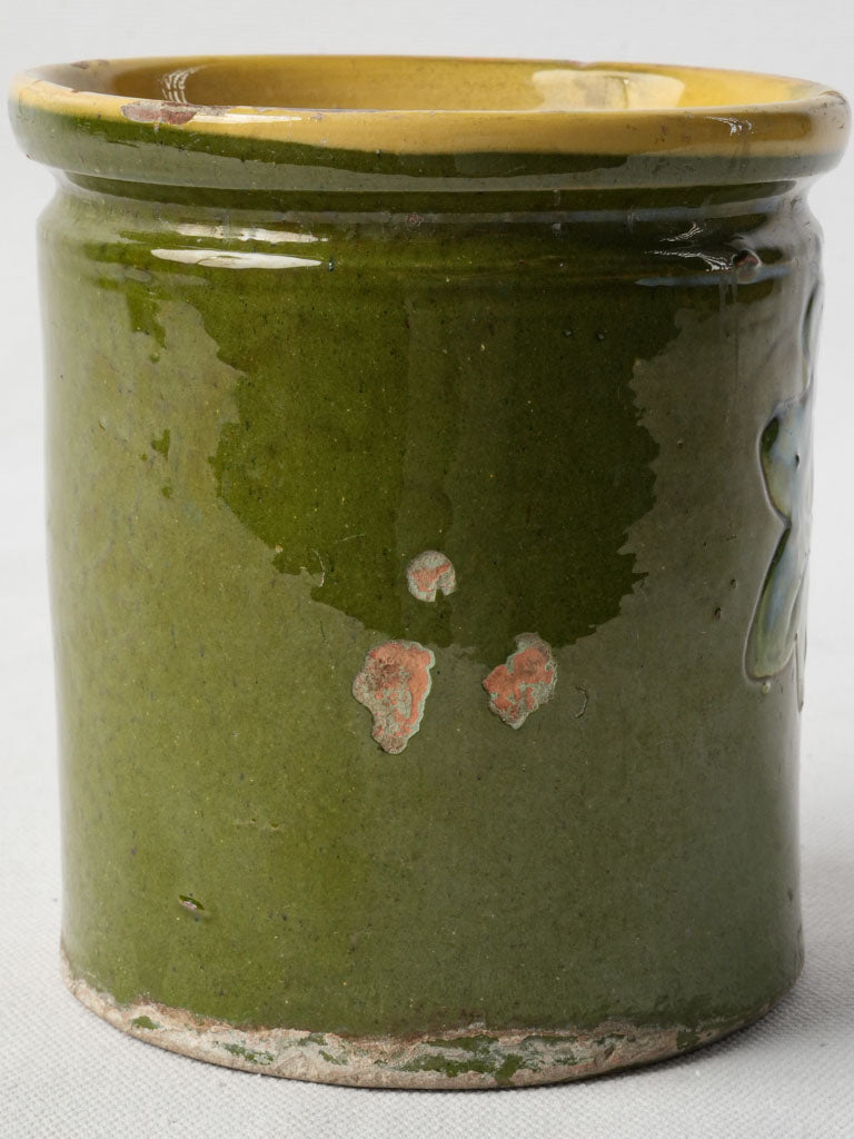 Decorative grape motif pot  