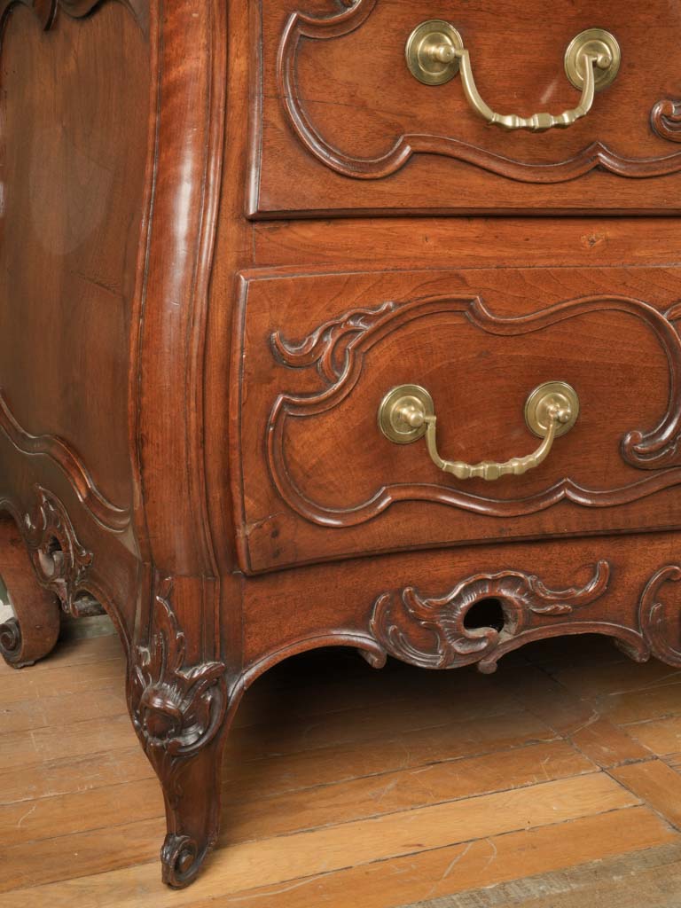 Curved-panel stylish French commode