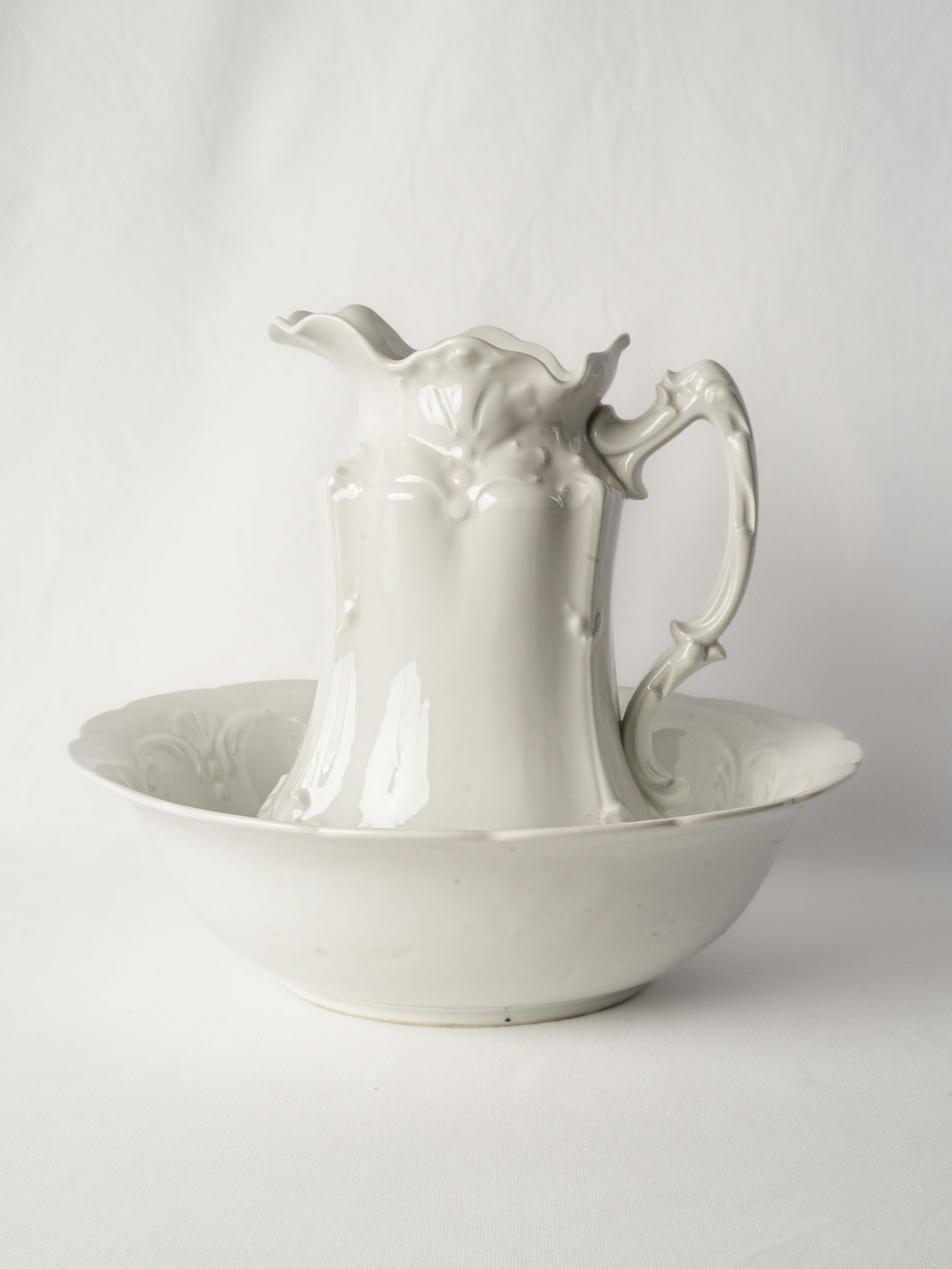 Large Limoges Porcelain Wash Pitcher and Basin, Early 20th Century - 14¼"