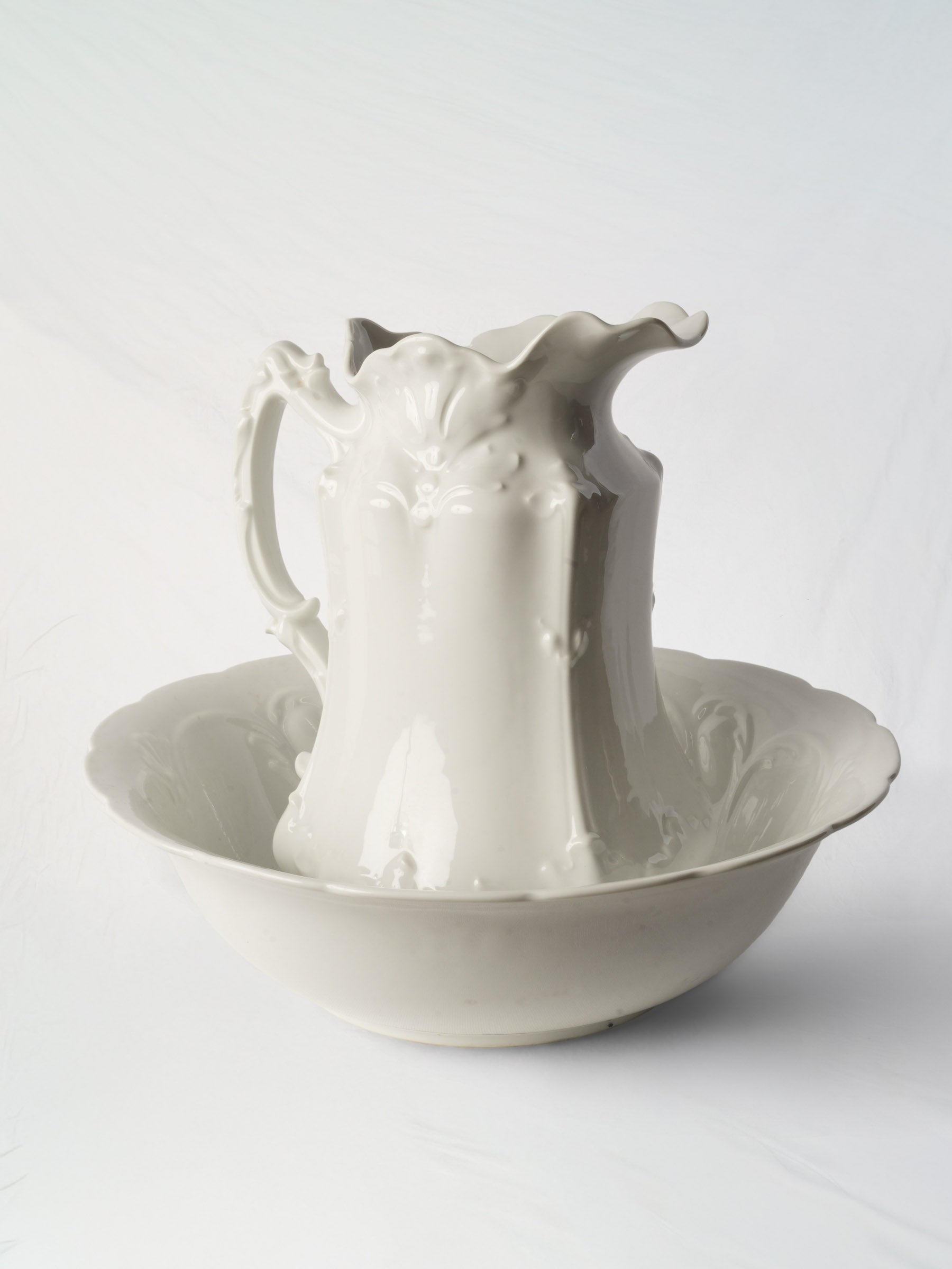 Large Limoges Porcelain Wash Pitcher and Basin, Early 20th Century - 14¼"