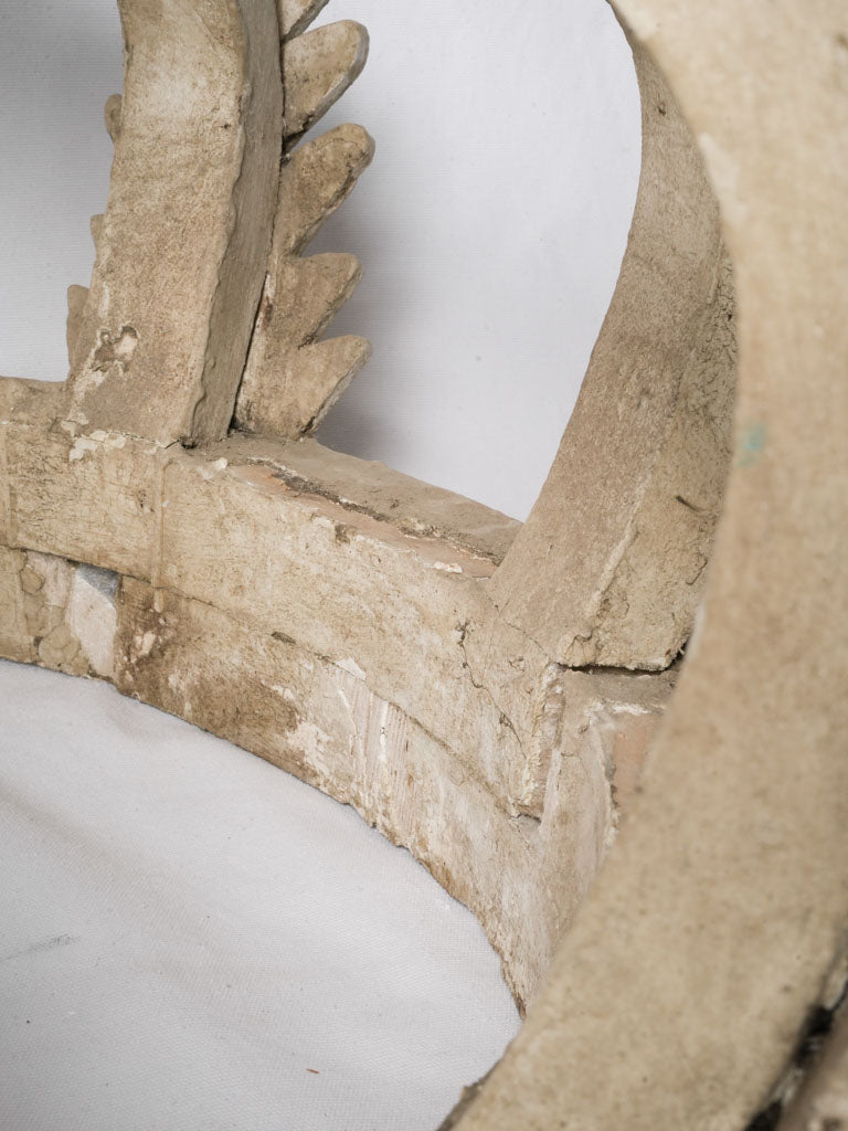 Arched strapwork ribbed wood crown