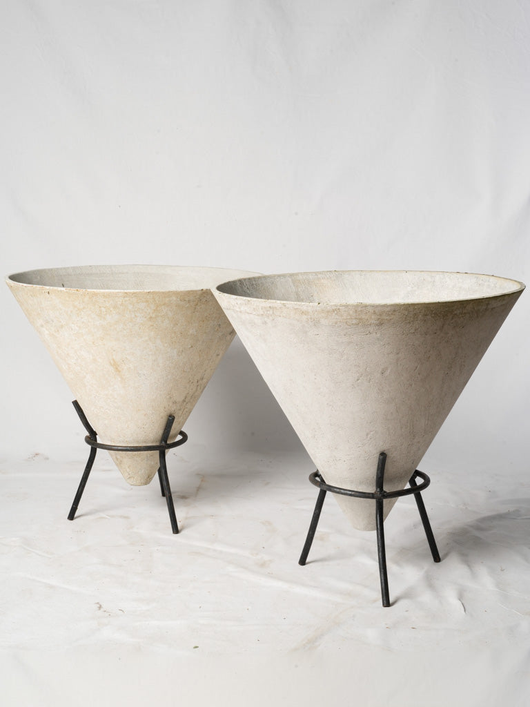 Minimalist iron stand planters
