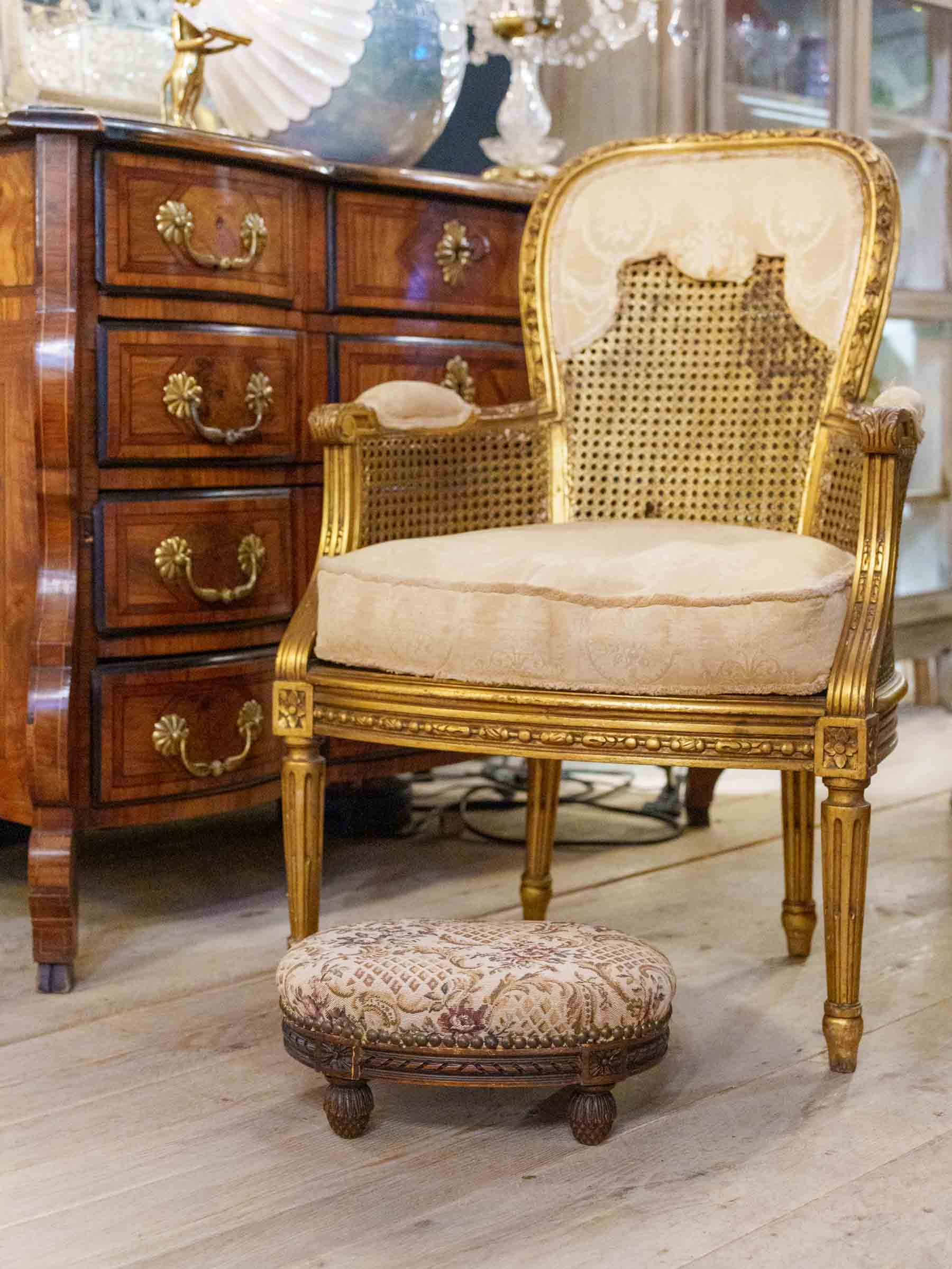 Charming Oval Footstool w/ Aubusson-Style Tapestry c. 1900 - 6¼" x 13¾"