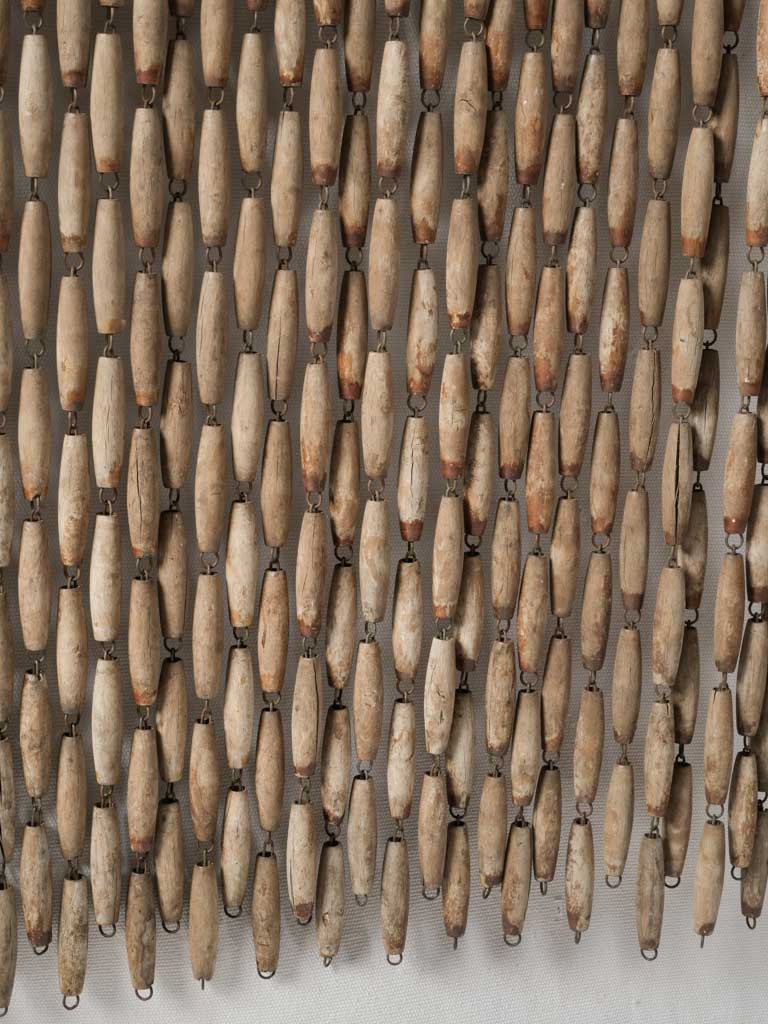 Tonally varied bead curtain