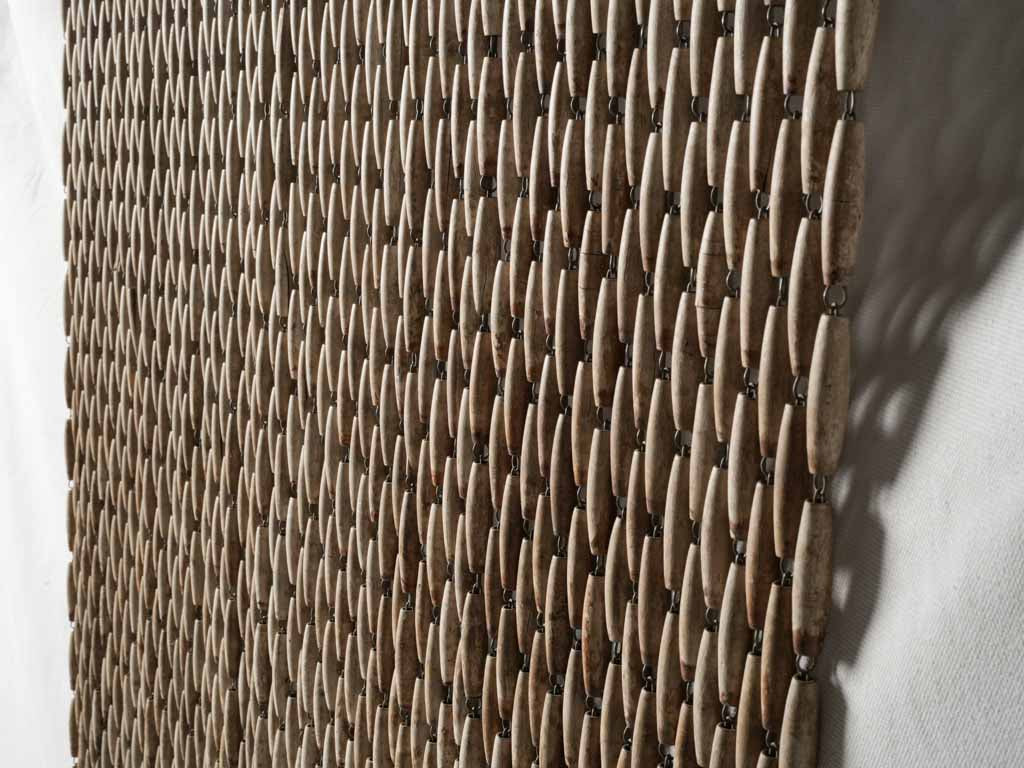 Patina-rich boxwood curtain