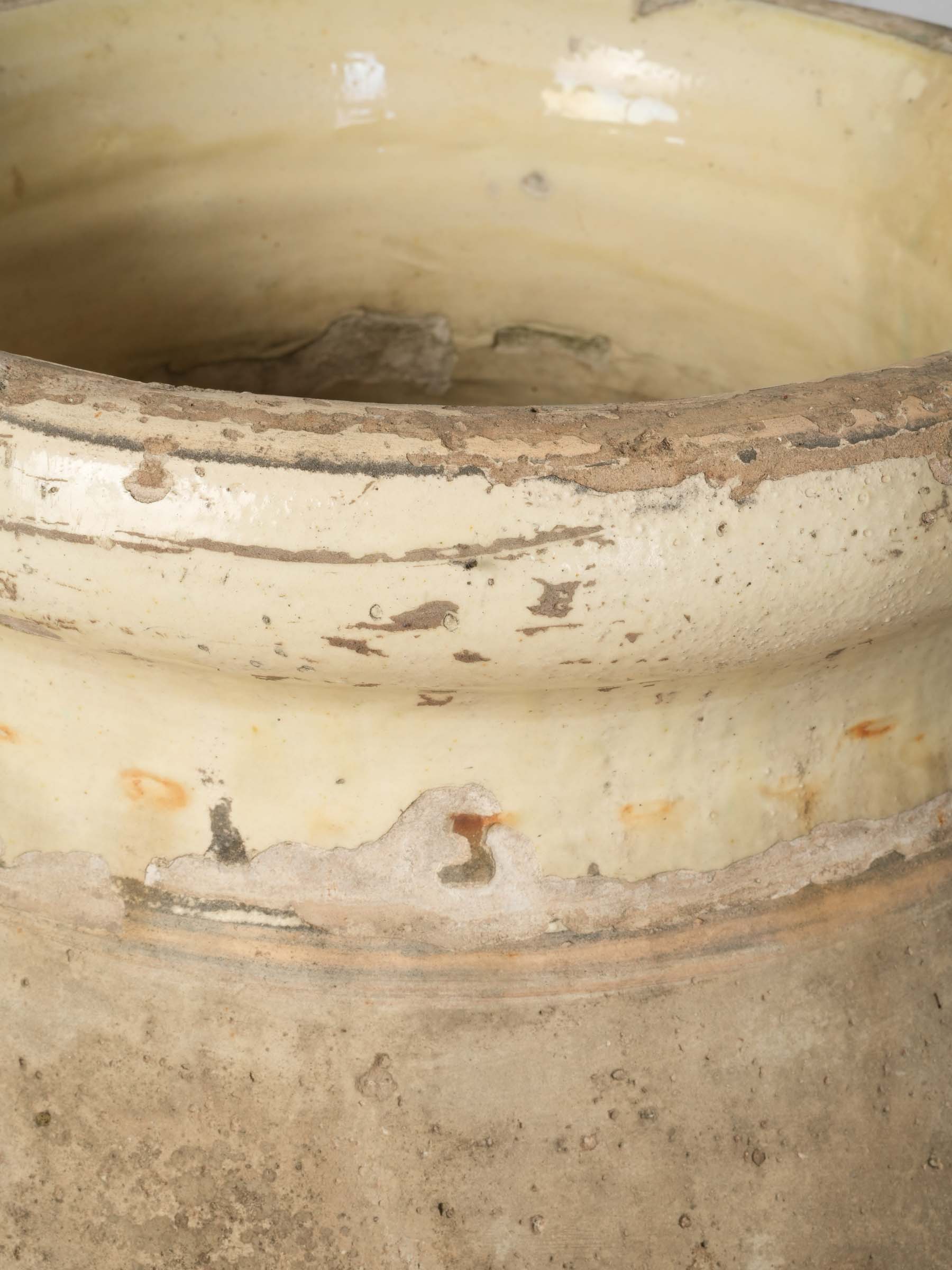 Chalky cream Provençal earthenware  
