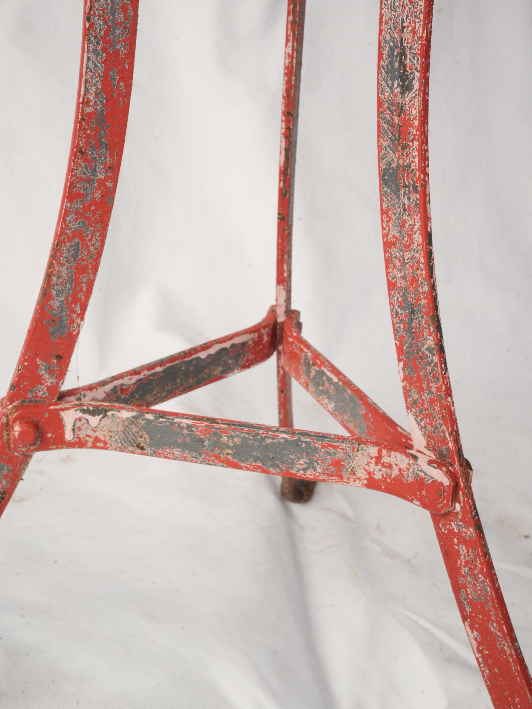 Delicate patina metal side table