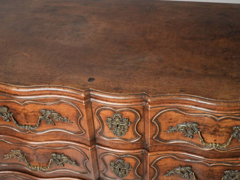Traditional 18th-century solid walnut commode