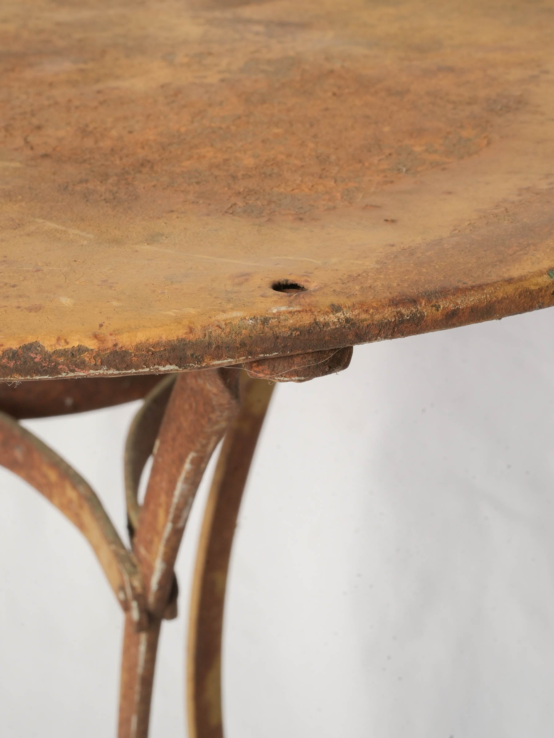 Charming arched support table
