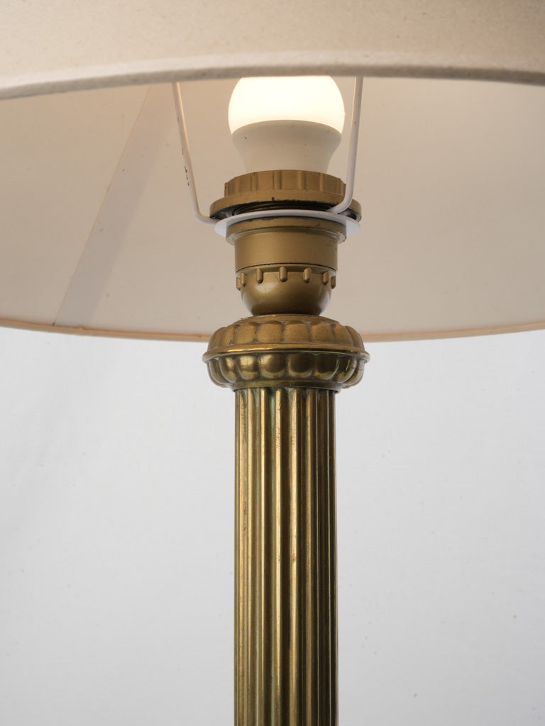 Refined fluted column table lamp  
