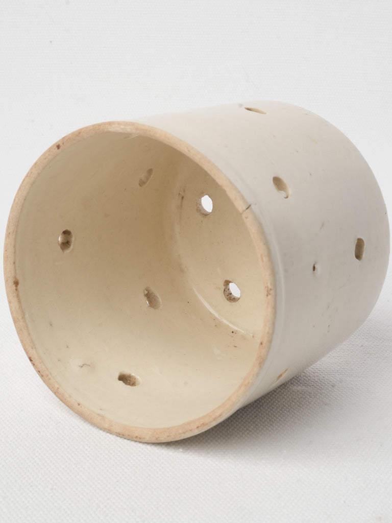 Decorative pierced ceramic mold  