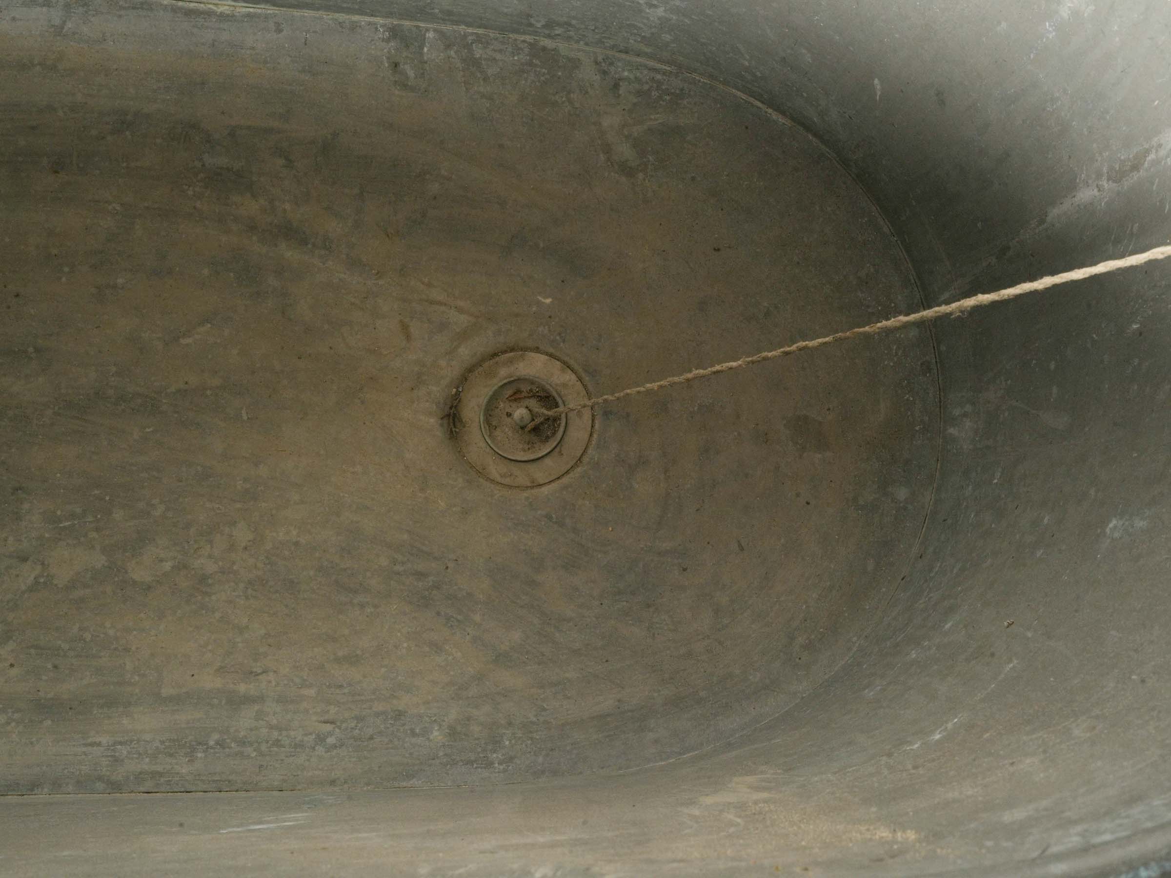 Decorative verdigris copper bathtub