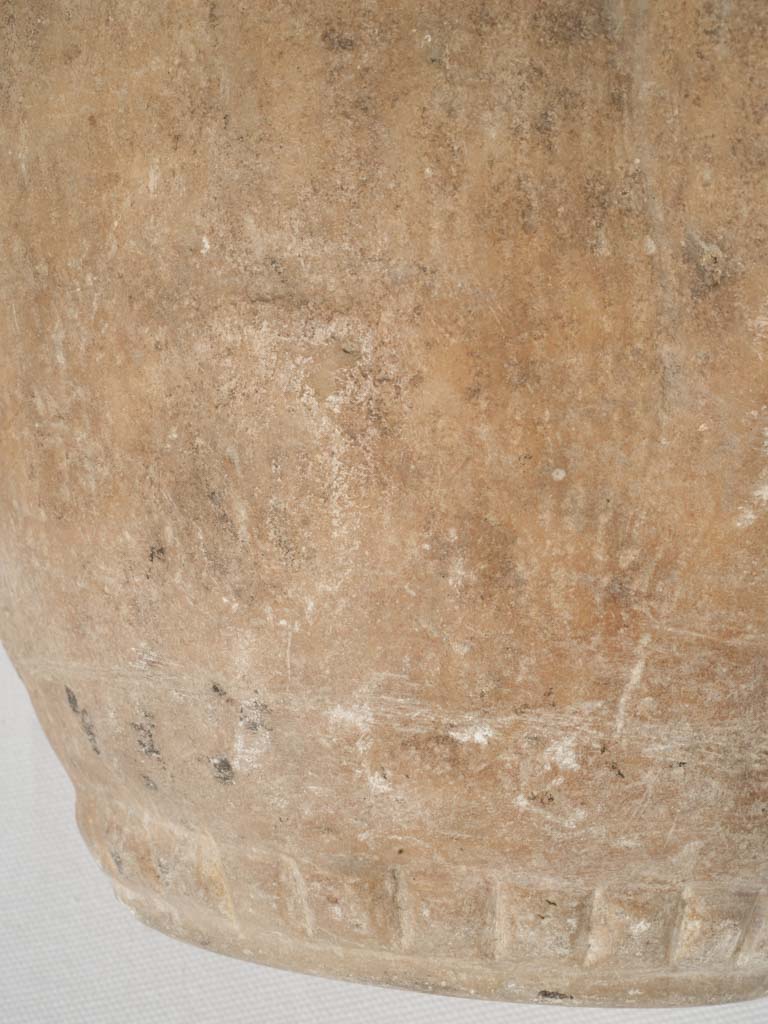 Pouring lip feature marble mortar