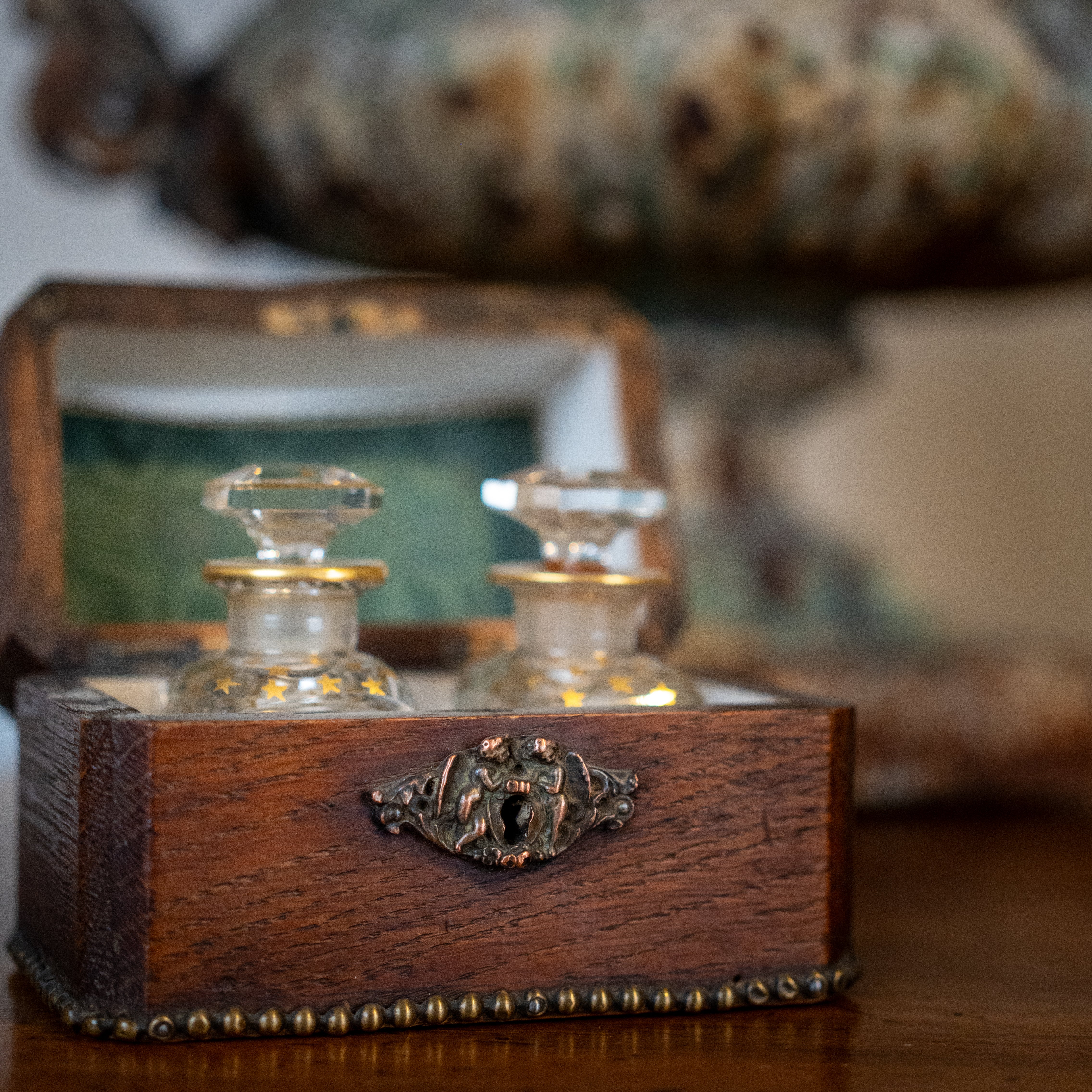 Timeless, gilded star champagne glass set