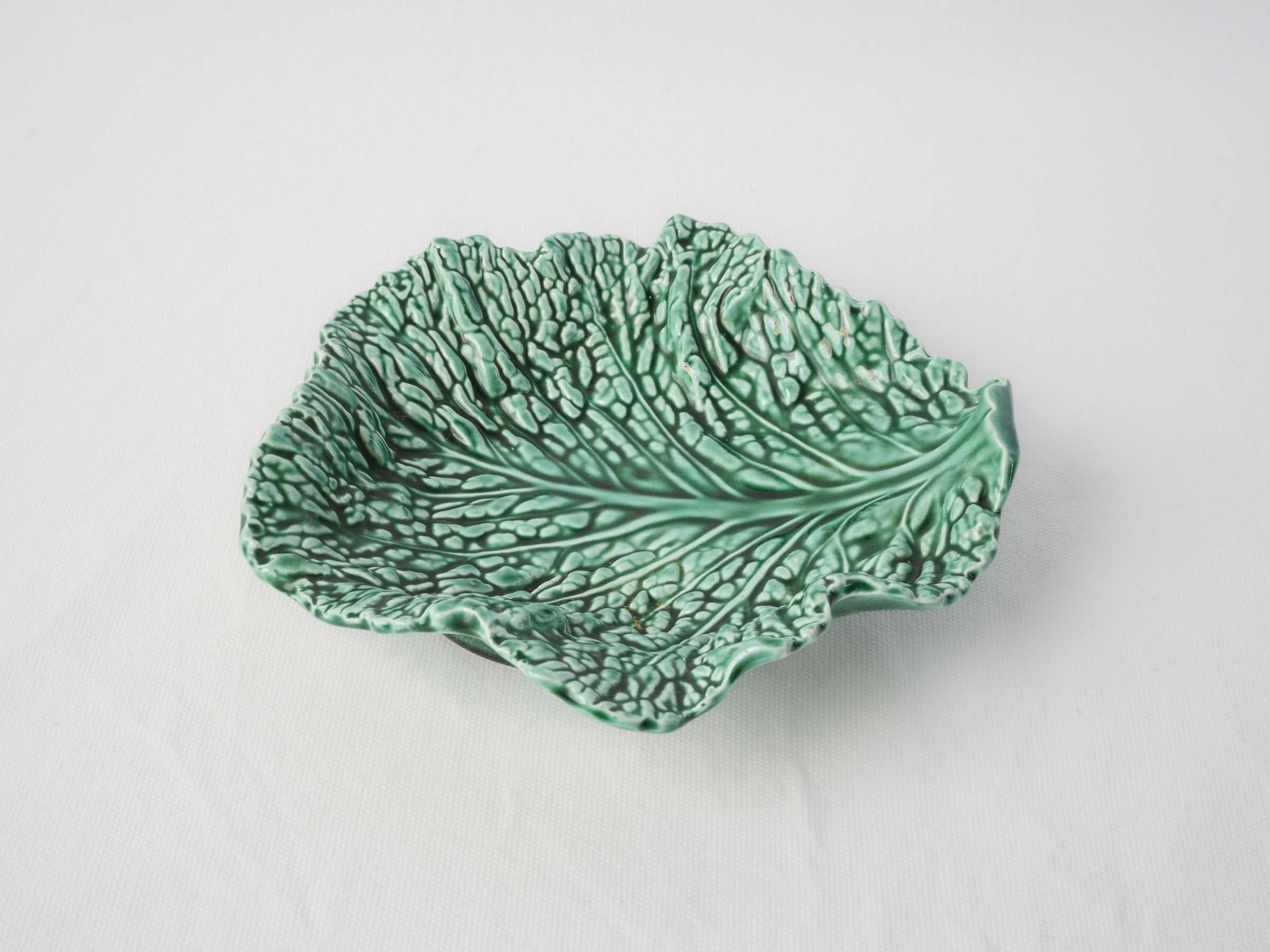 Intricate majolica veined leaf dish