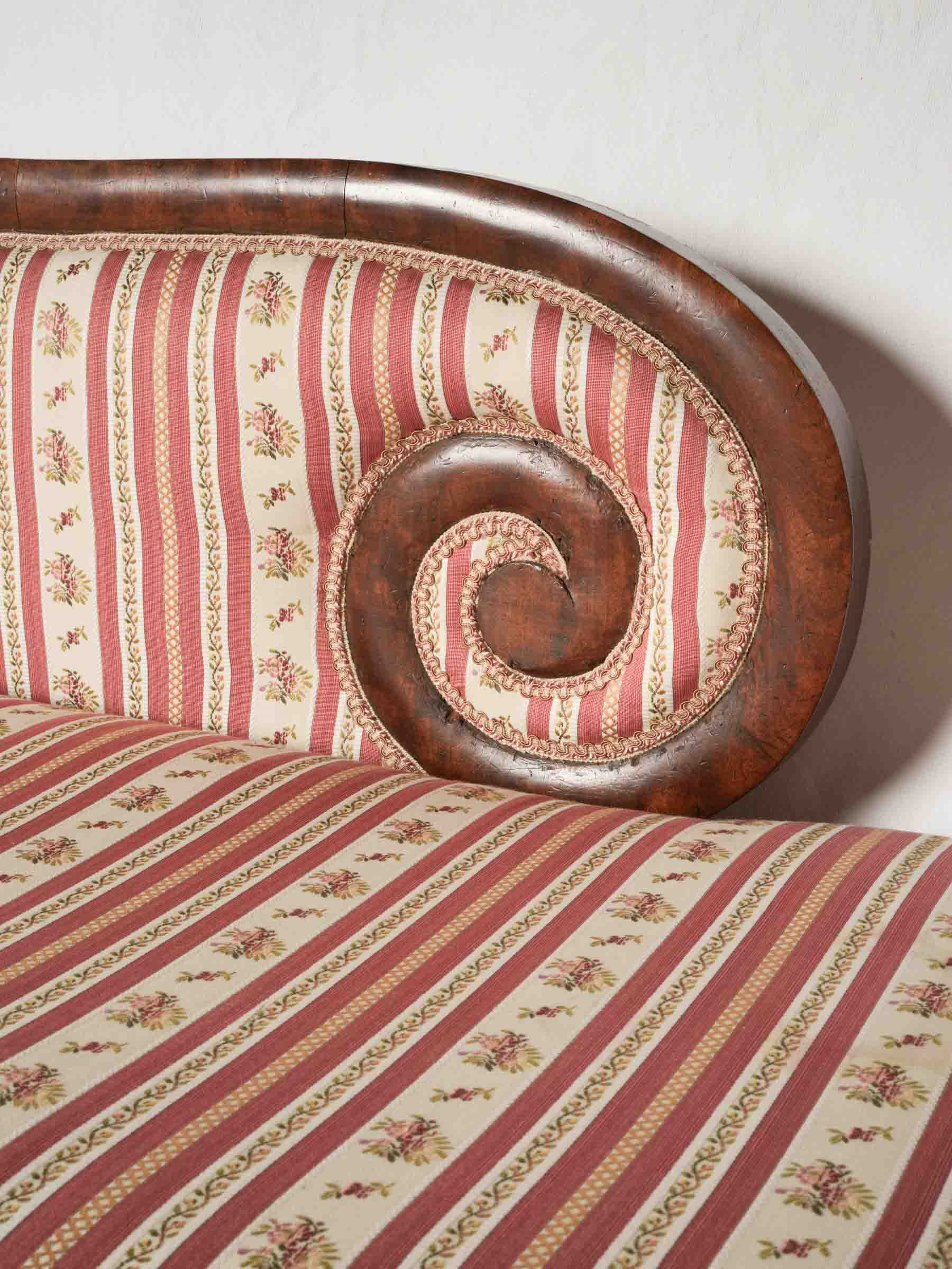 English Scroll-End Chaise Longue w/ Matching Pouf, 19th Century - 71¼"