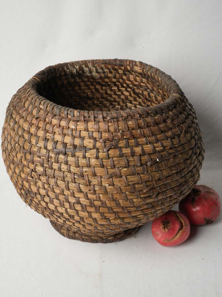 Contrasting toned bourgne basket  