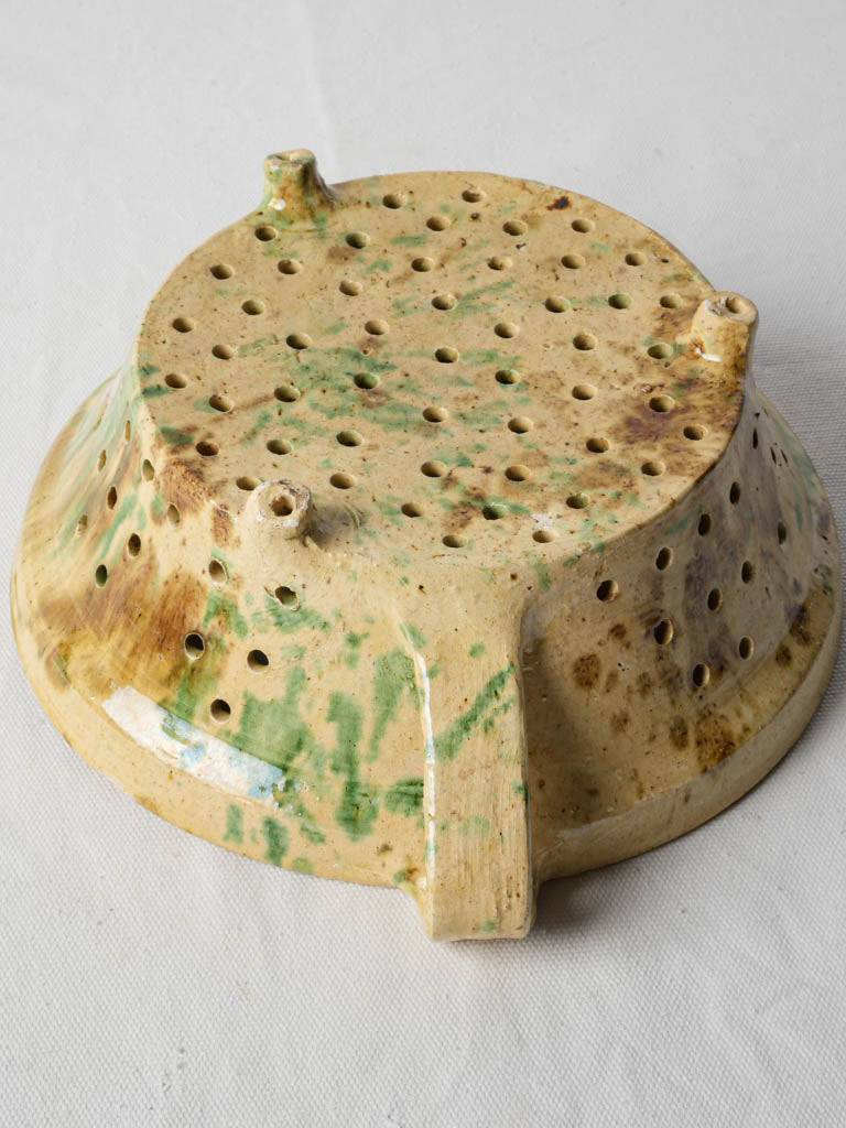 Classic provincial style kitchen colander  
