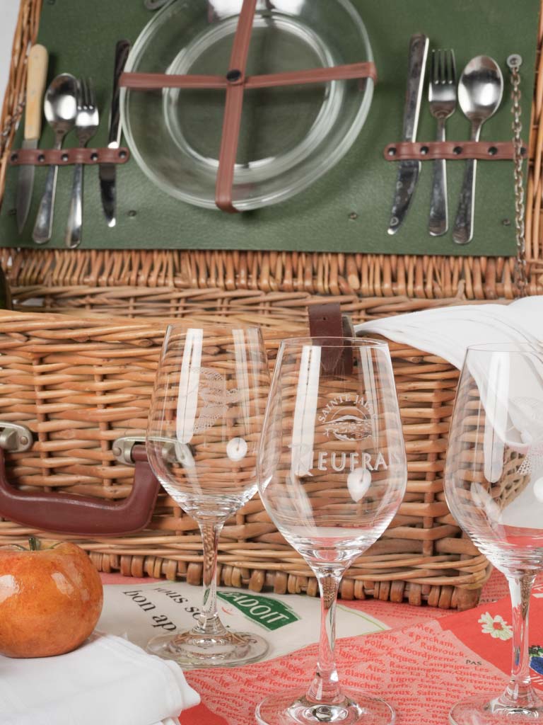 Vintage Provence-inspired picnic basket collection