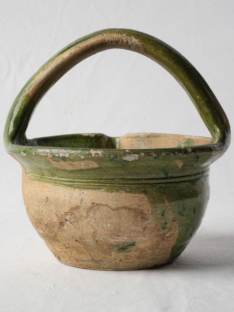Sturdy handle milking container
