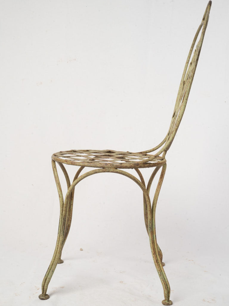 Sturdy nostalgic iron latticework seating  