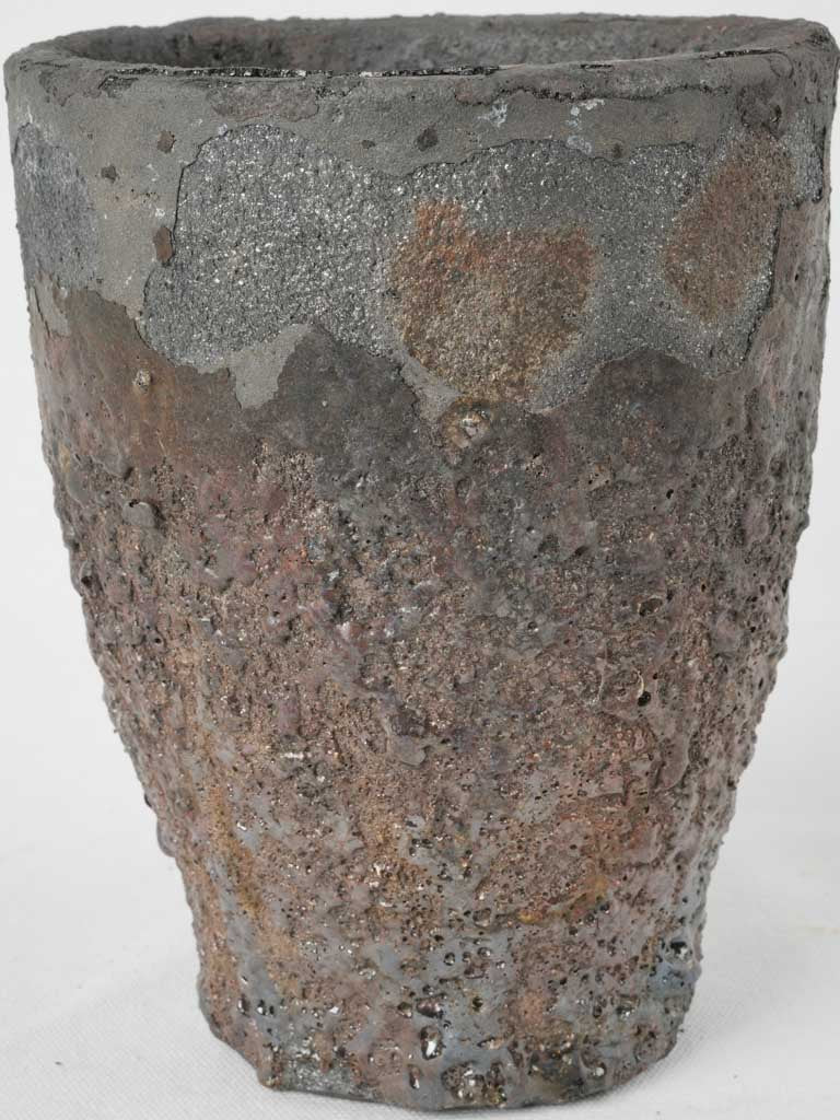 Unique molten lava-style smelting pots