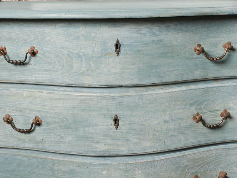 Elegant 18th-century Flemish storage chest