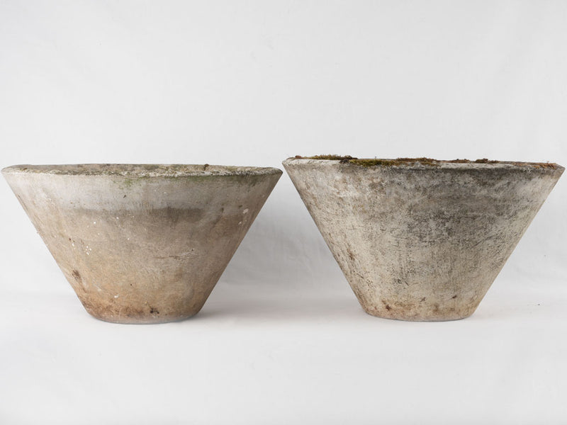 Pair of conical planters - Willy Guhl 21¾"