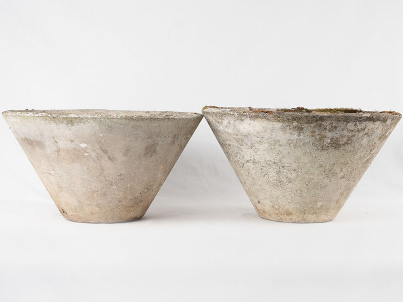 Pair of conical planters - Willy Guhl 21¾"