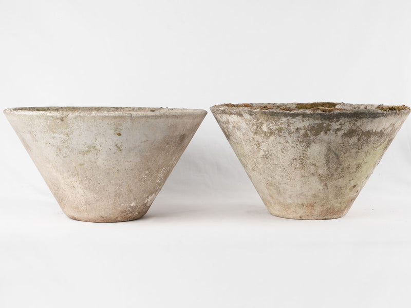 Pair of conical planters - Willy Guhl 21¾"