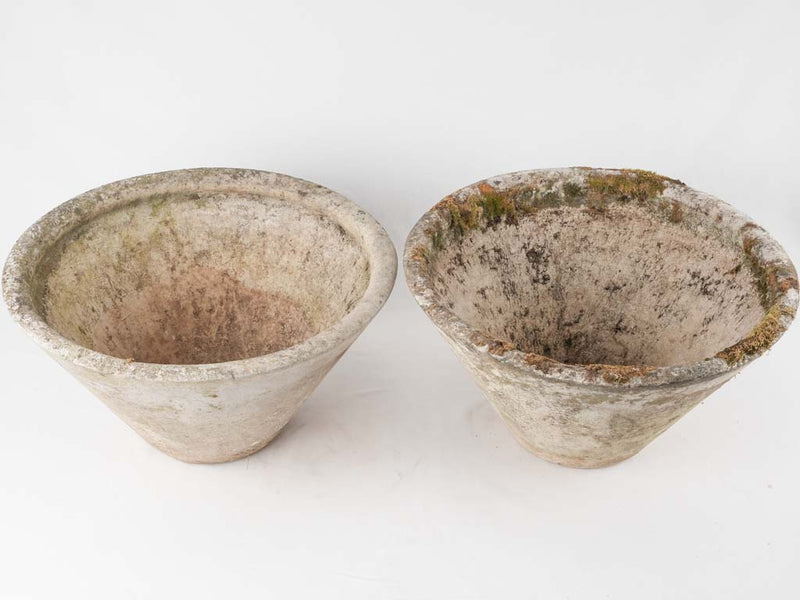 Pair of conical planters - Willy Guhl 21¾"
