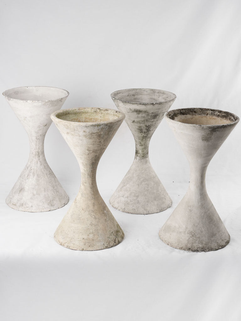 Set of 4 Willy Guhl Diabolo hourglass diabolo planters - 25¼"