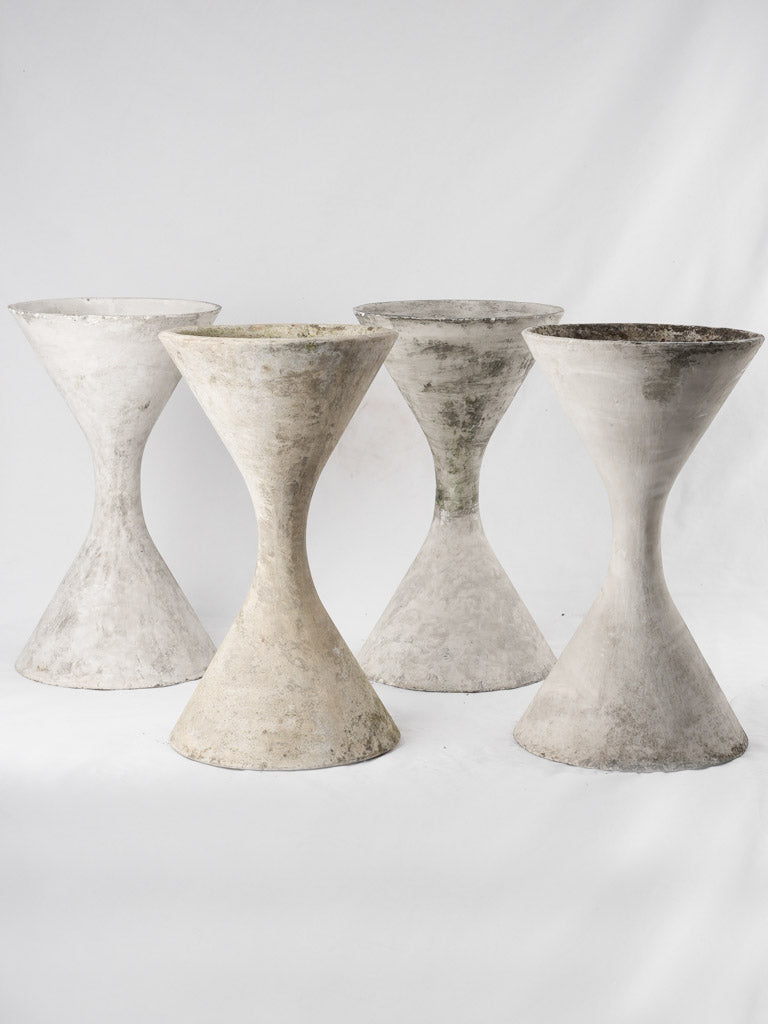Set of 4 Willy Guhl Diabolo hourglass diabolo planters - 25¼"