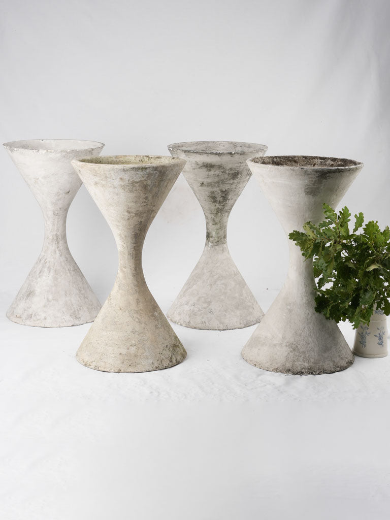 Set of 4 Willy Guhl Diabolo hourglass diabolo planters - 25¼"