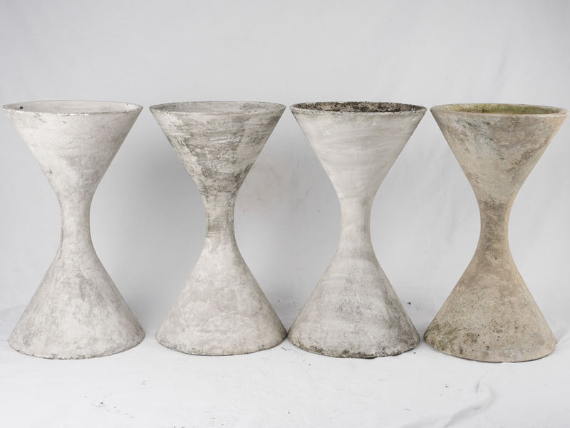 Set of 4 Willy Guhl Diabolo hourglass diabolo planters - 25¼"