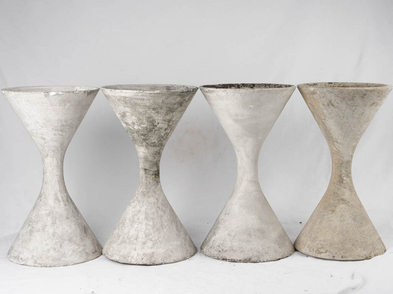 Set of 4 Willy Guhl Diabolo hourglass diabolo planters - 25¼"