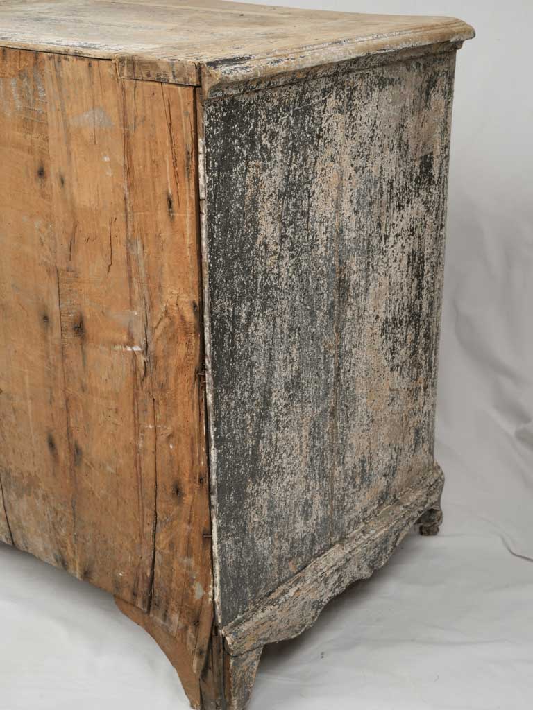 Vintage charmed French oak four-drawer dresser