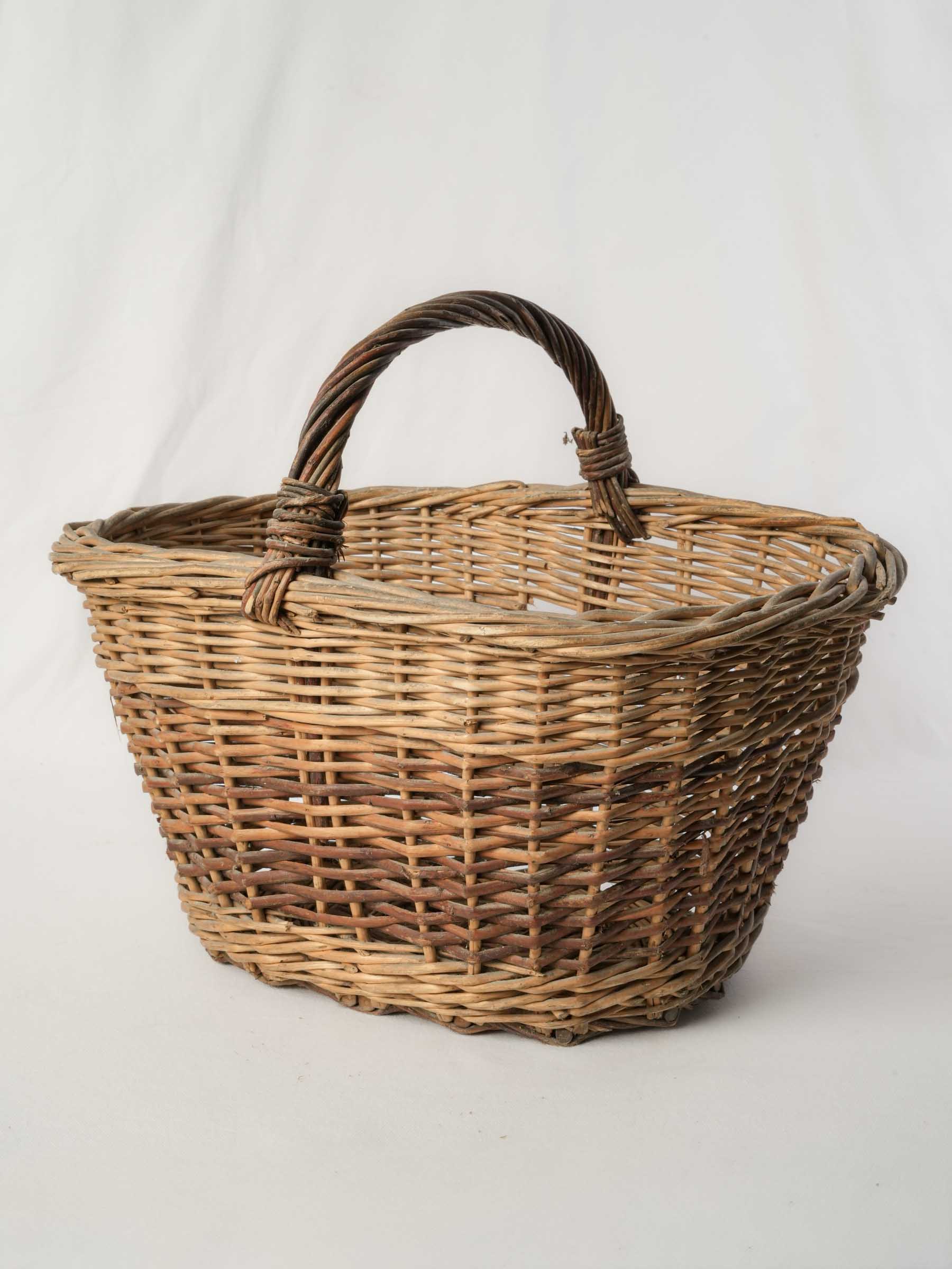 Charming vintage French wicker basket  