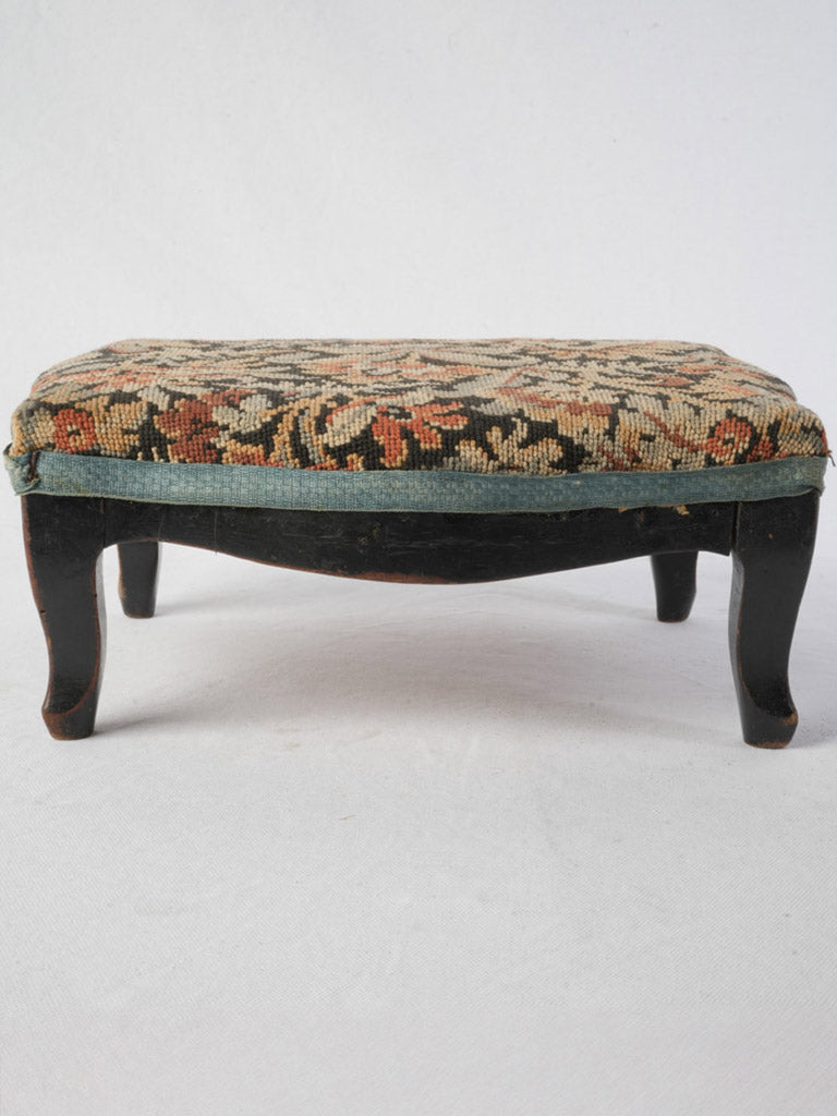 Authentic early 20th-century decor
